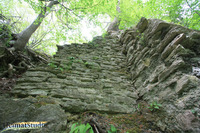 Mauerreste am Felsen der Unterburg