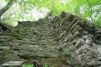 Mauerreste am Felsen der Unterburg