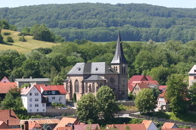 Pfarrkirche vom neuen Schafhof aus gesehen