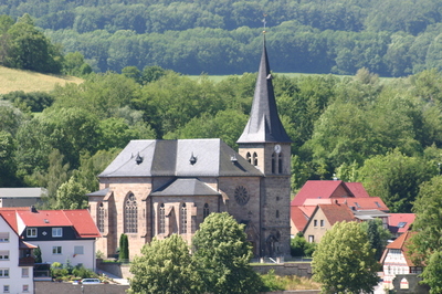 Pfarrkirche vom neuen Schafhof aus gesehen