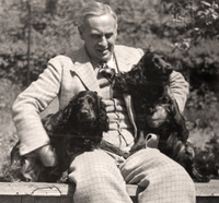 Dr. Wilhelm Ripke mit seinen Hunden